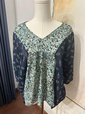 Women's Navy & Teal Peacock Print V-Neck Blouse Size Medium Bohemian Hippie